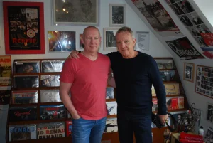 Avec son frère David.