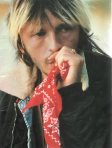 1986, 
"Mistral gagnant", 
Éditions Mino Music. 

3 versions : 

1) Verso avec rectangle blanc : Carisch MusiCom.
2) Verso avec rectangle blanc : Carisch France MusiCom.
3) Verso sans rectangle blanc : MusiCom.