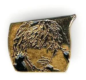 Version vêtements noirs.