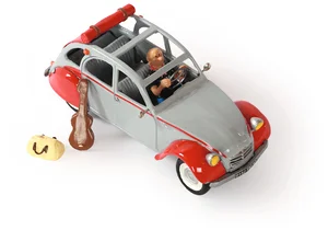 La voiture à l'échelle 1/18 est en métal polychrome HC.
L : 23 cm, l : 8 cm, H : 9,5 cm et poids 2,3 kg.
Modèle réalisé à l'origine pour l'anniversaire de Renaud,
il acceptera l'édition de quelques exemplaires (moins de 10).
