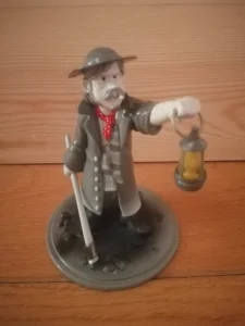 La figurine de 9 cm est en métal polychrome.
Tirage de 30 exemplaires + 20 HC.
Livrée dans une boîte en carton recouvert,
version monochrome.