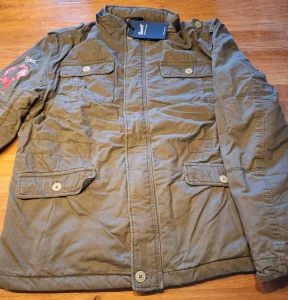 2023 / 2024,
veste "Dans mes cordes",
Renaud en blanc,
très peu d'exemplaires.