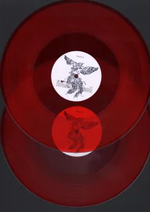 Les 2 vinyles rouges.