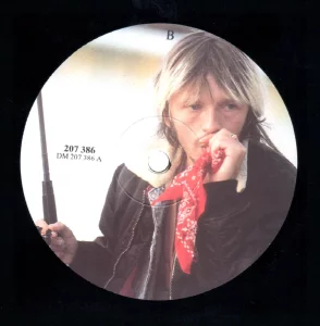 2 versions différentes : 
Ici le recto avec B au-dessus et A sous la référence à gauche.