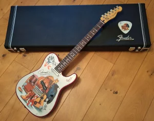 La guitare et son étui.